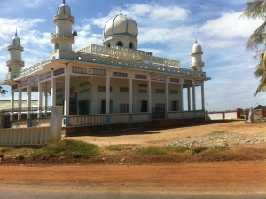 Mosquée Cham, cohabitant près de temples boudhistes.